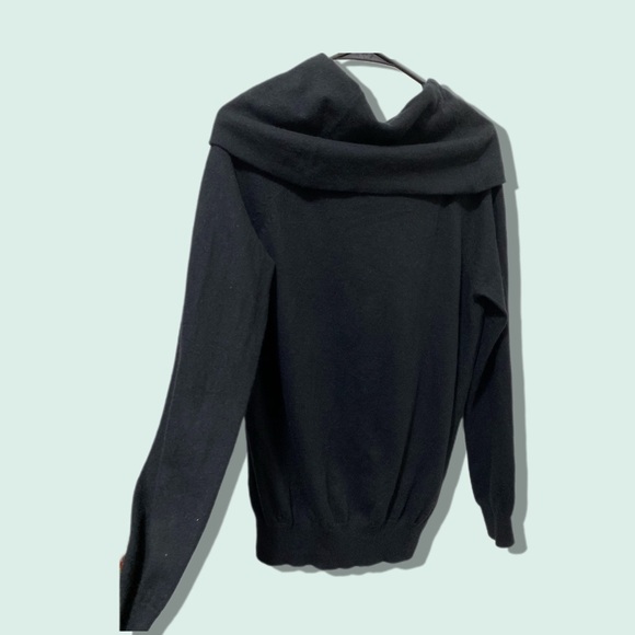 Women’s Gap Off shoulder Sweater 🖤 - Picture 4 of 4